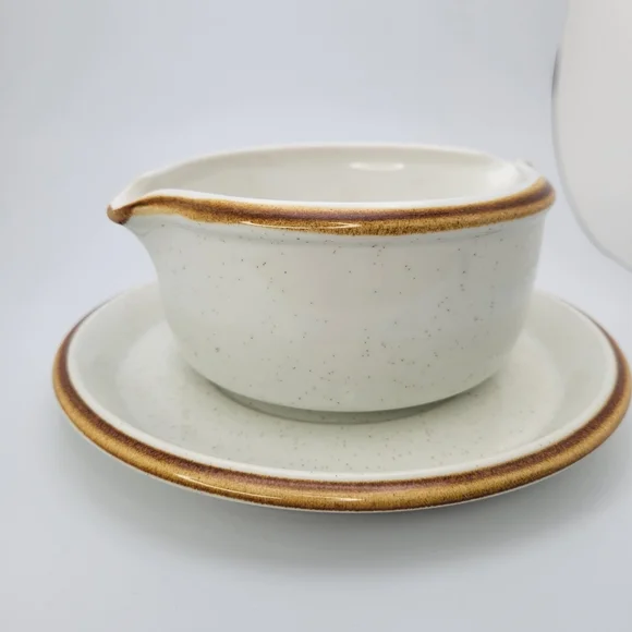 Vintage Mikasa Natural Beauty C9000 Gravy Boat with Underplate Stoneware - Picture 2 of 9